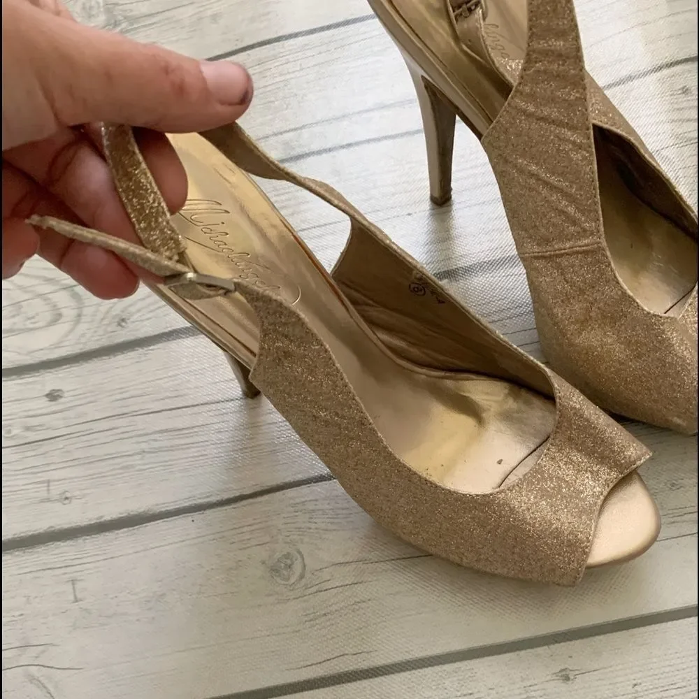 Michaelangelo gold peep toe heels-size 8